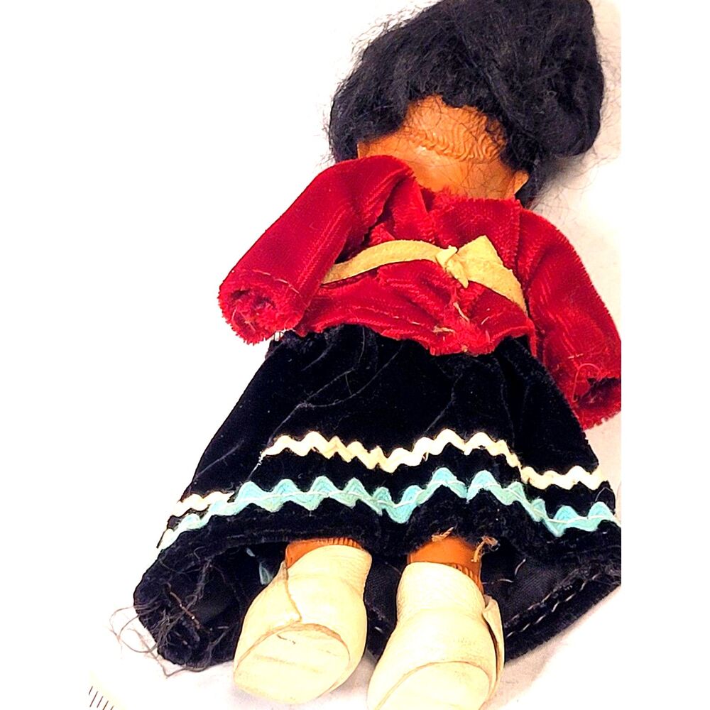 Vintage Native American Doll - Navajo Indian Princess by Carlson - sleepy eyes - Picture 3 of 5